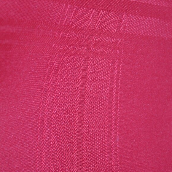 Holiday Table Linen Set Red Laura Tablecloth With 2 Red 2 Green Place Mats - Picture 8 of 13